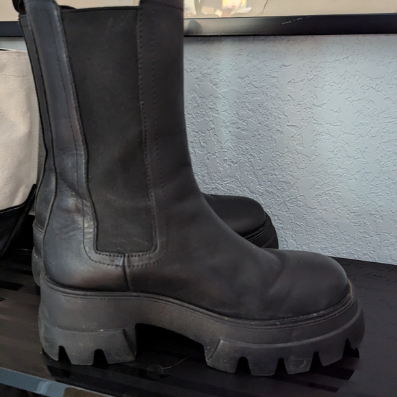 Thursday Boot Company Legend Platform Chelsea Boot - Picture 3 of 6
